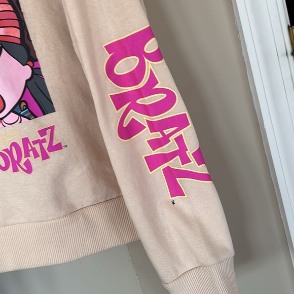Brand New Bratz Hoodie Pullover Sweatshirt Cartoon Beige w/ Colorful Graphic Y2K - Picture 5 of 14